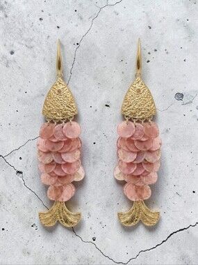 Piper Nwot Gold Fishscale Dangle Earrings with Pink Shell Discs